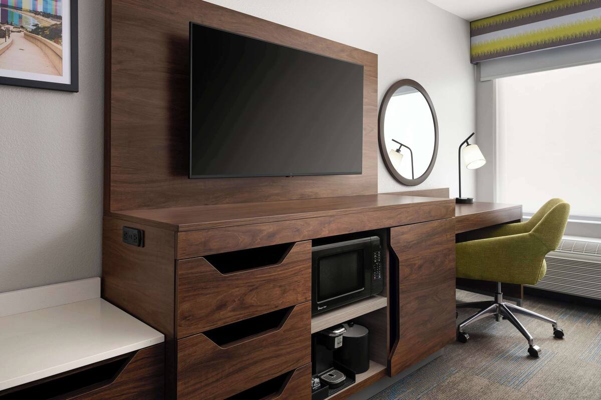 hypo-allergenic bedding, in-room safe, desk, laptop workspace