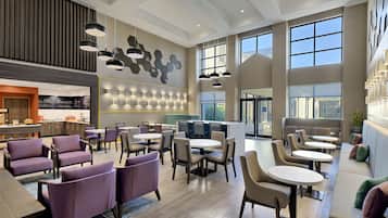 包含每日自助早餐