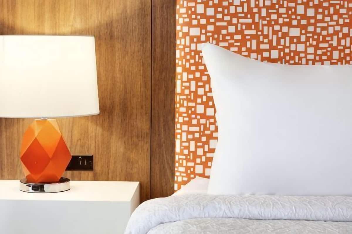 Caja fuerte, escritorio, espacio para trabajar con un portátil