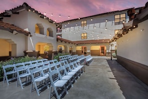 Courtyard - Hampton Inn & Suites Phoenix-Goodyear (Goodyear)