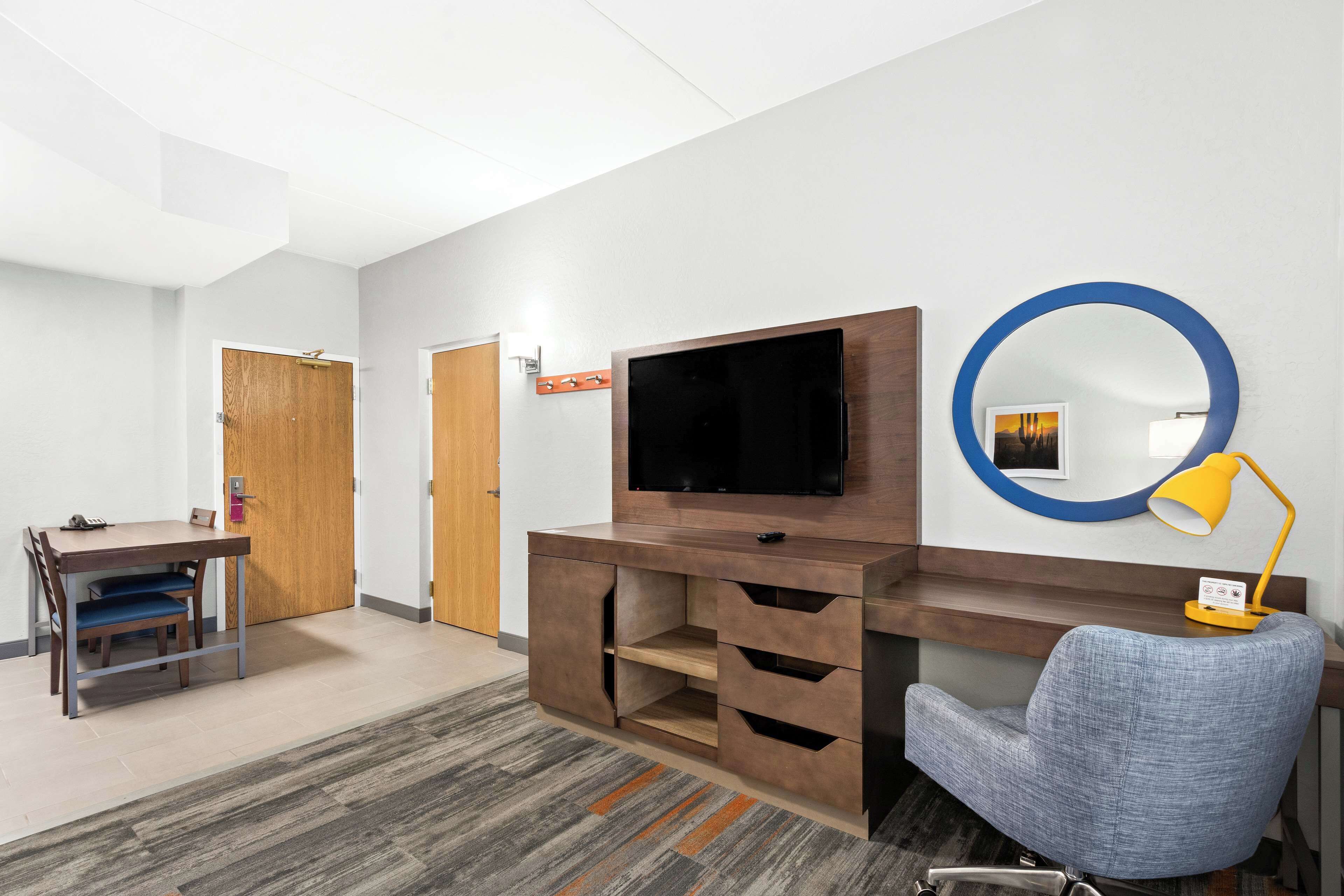 room | hypo-allergenic bedding, pillow-top beds, iron/ironing board, free wifi