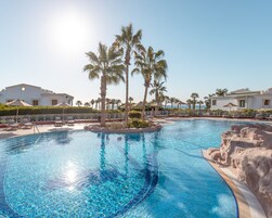 5 piscinas al aire libre, camas de piscina gratis