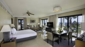 Deluxe-Suite, 1 King-Bett | Allergikerbettwaren, Daunenbettdecken, Minibar, Zimmersafe