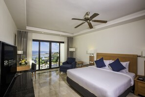 Regency Suite | Hypo-allergenic bedding, down comforters, minibar, in-room safe