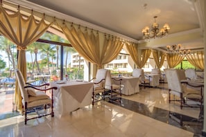 5 restaurants, breakfast, lunch, dinner served; international cuisine