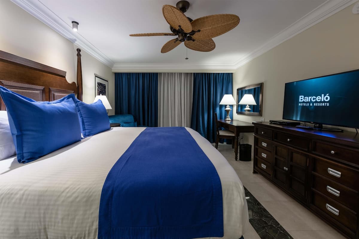 Deluxe Room | Minibar (free items), desk, iron/ironing board, rollaway beds (free)