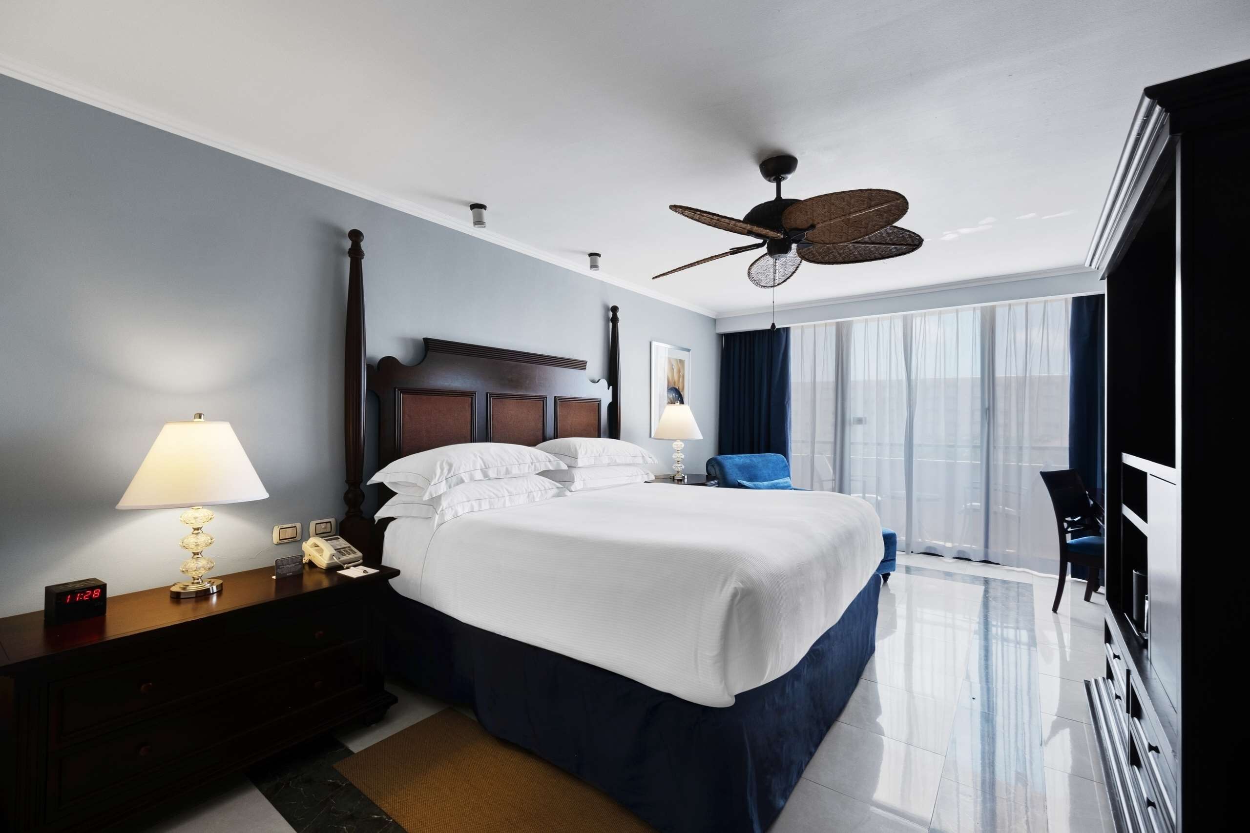 Luxury Room, Ocean View (Royal Level) | Free minibar, desk, iron/ironing board, free rollaway beds