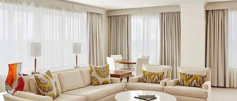 Hypo-allergenic bedding, in-room safe, desk, laptop workspace
