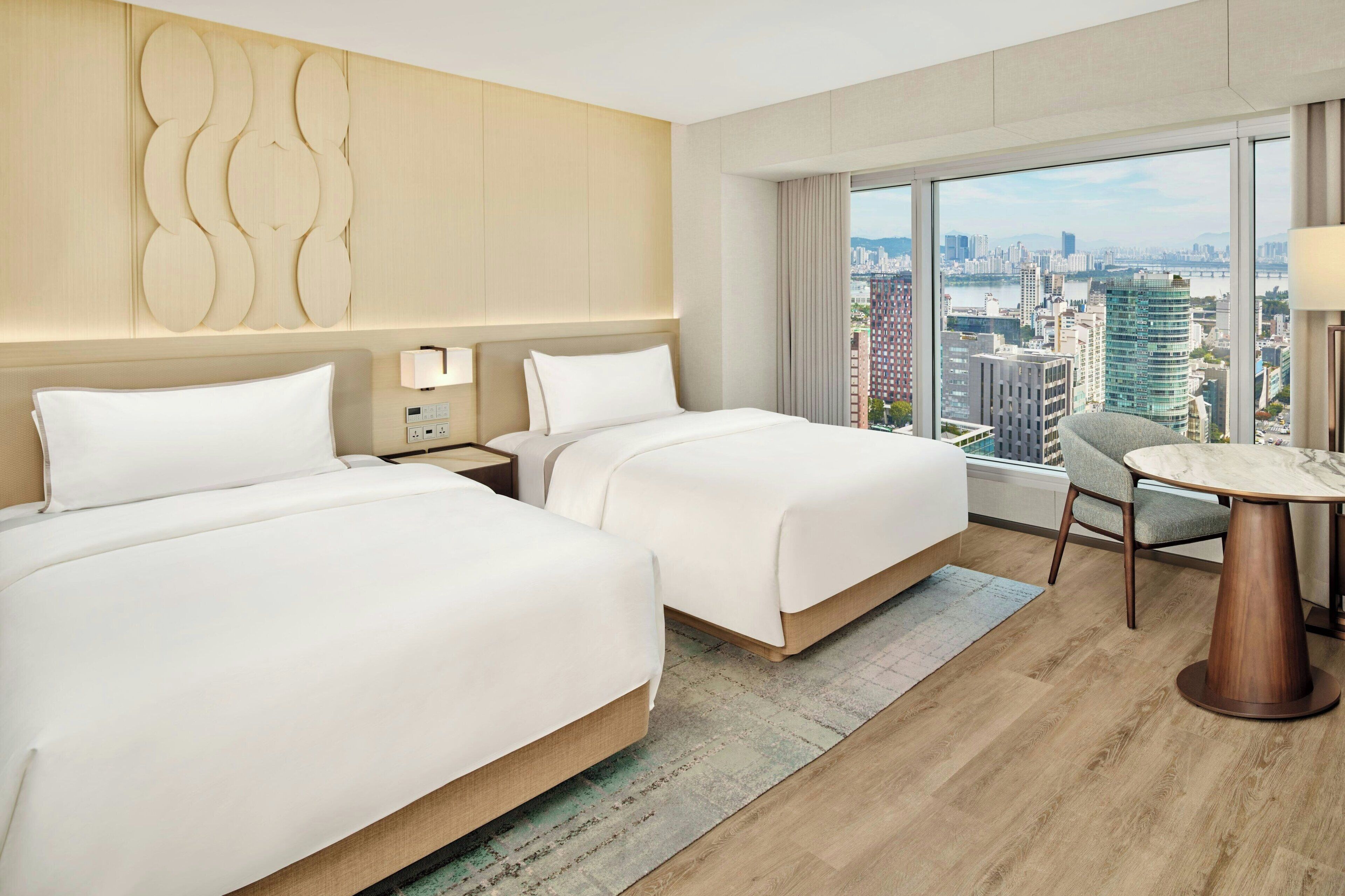 Rom, 2 dobbeltsenger | Sengetøy av topp kvalitet, dundyner, senger med overmadrass og minibar