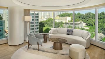 Club Suite, 1 King Bed, Corner | Premium bedding, down comforters, pillowtop beds, minibar