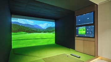 Indoor golf driving range