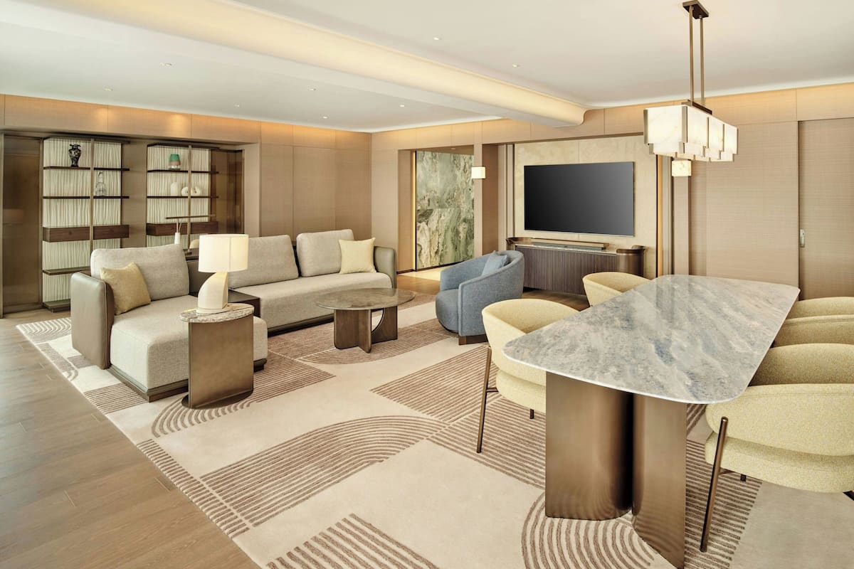 Club Suite, 1 King Bed, Non Smoking | Premium bedding, down comforters, pillowtop beds, minibar