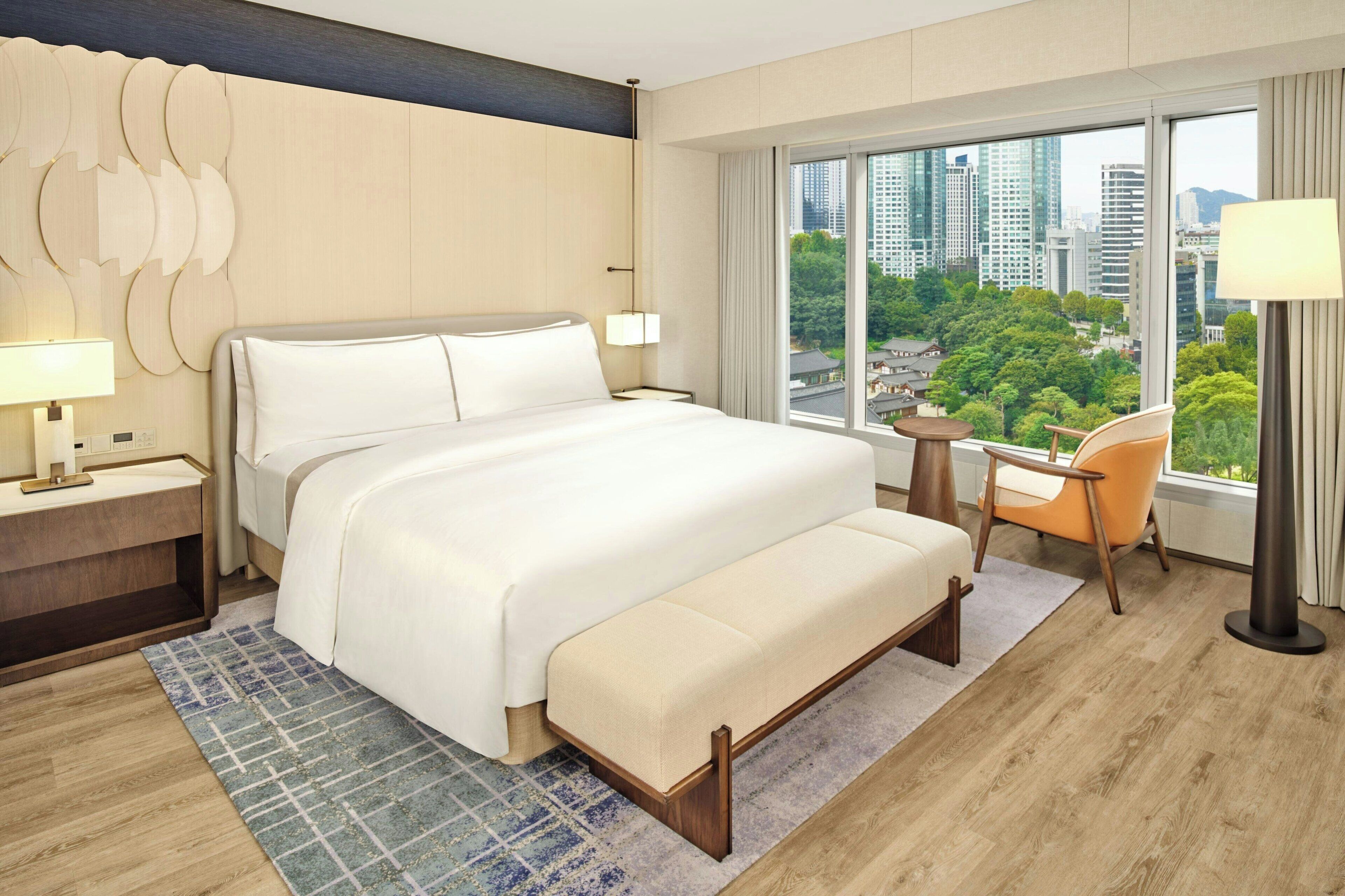 Suite – premier, 1 kingsize-seng | Sengetøy av topp kvalitet, dundyner, senger med overmadrass og minibar