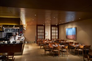 Desayuno buffet diario (KRW 60000 por persona)