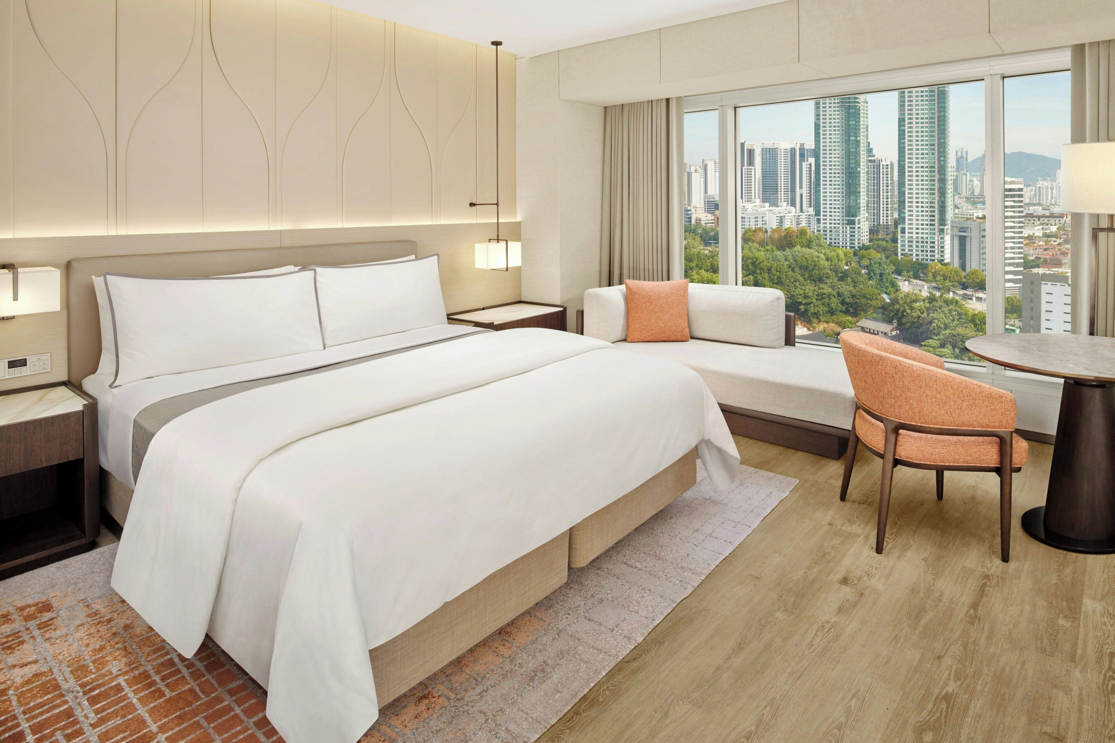 Room, 1 King Bed | Premium bedding, down duvets, pillow-top beds, minibar