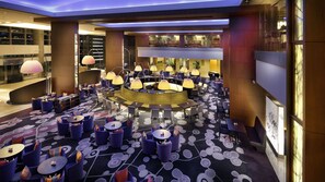 3 restaurantes; se sirve desayuno, almuerzo y cena; cocina italiana