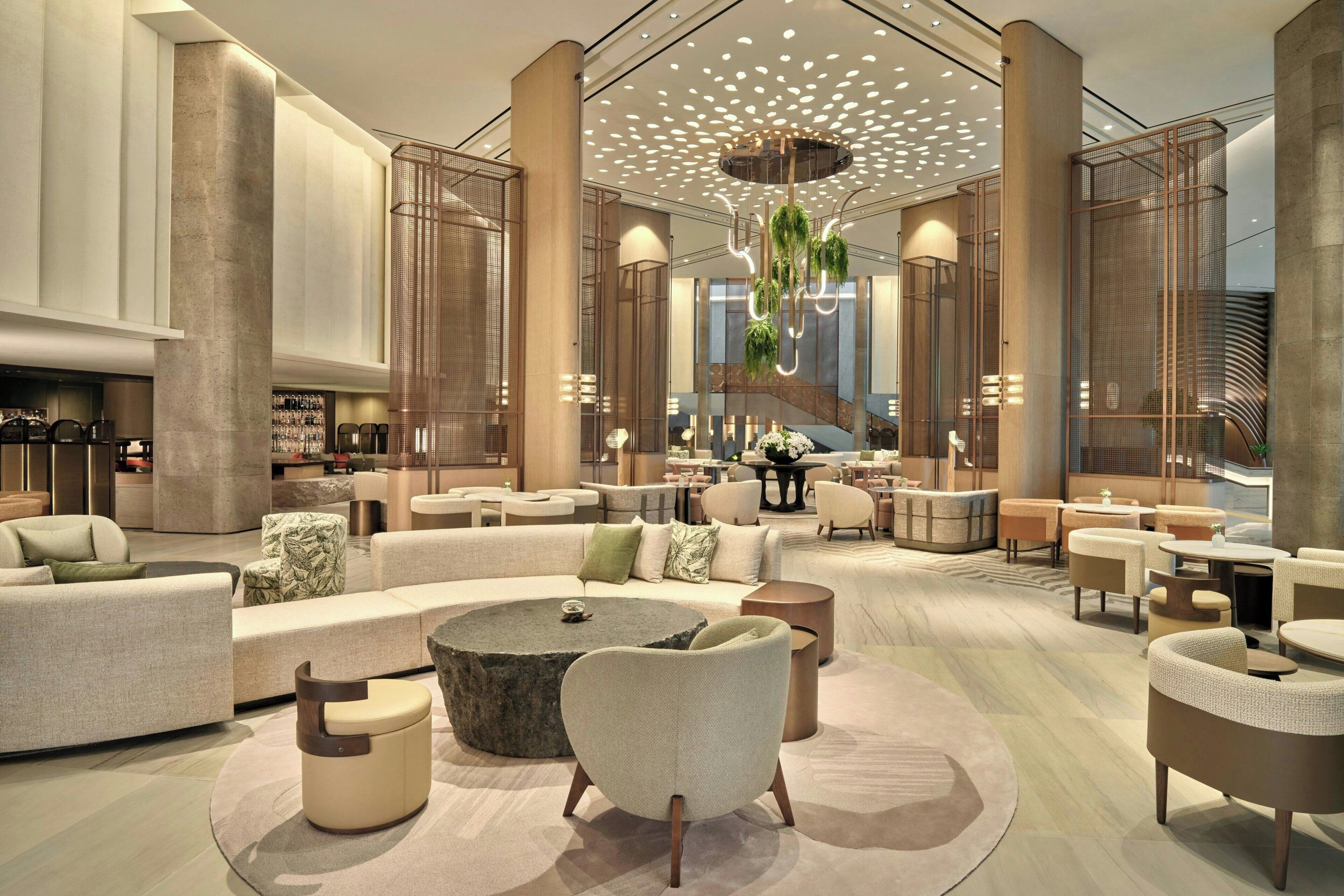 3 restaurantes; se sirve desayuno, almuerzo y cena; cocina asiática