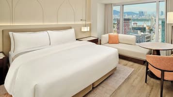 Room, 1 King Bed | Premium bedding, down comforters, pillowtop beds, minibar