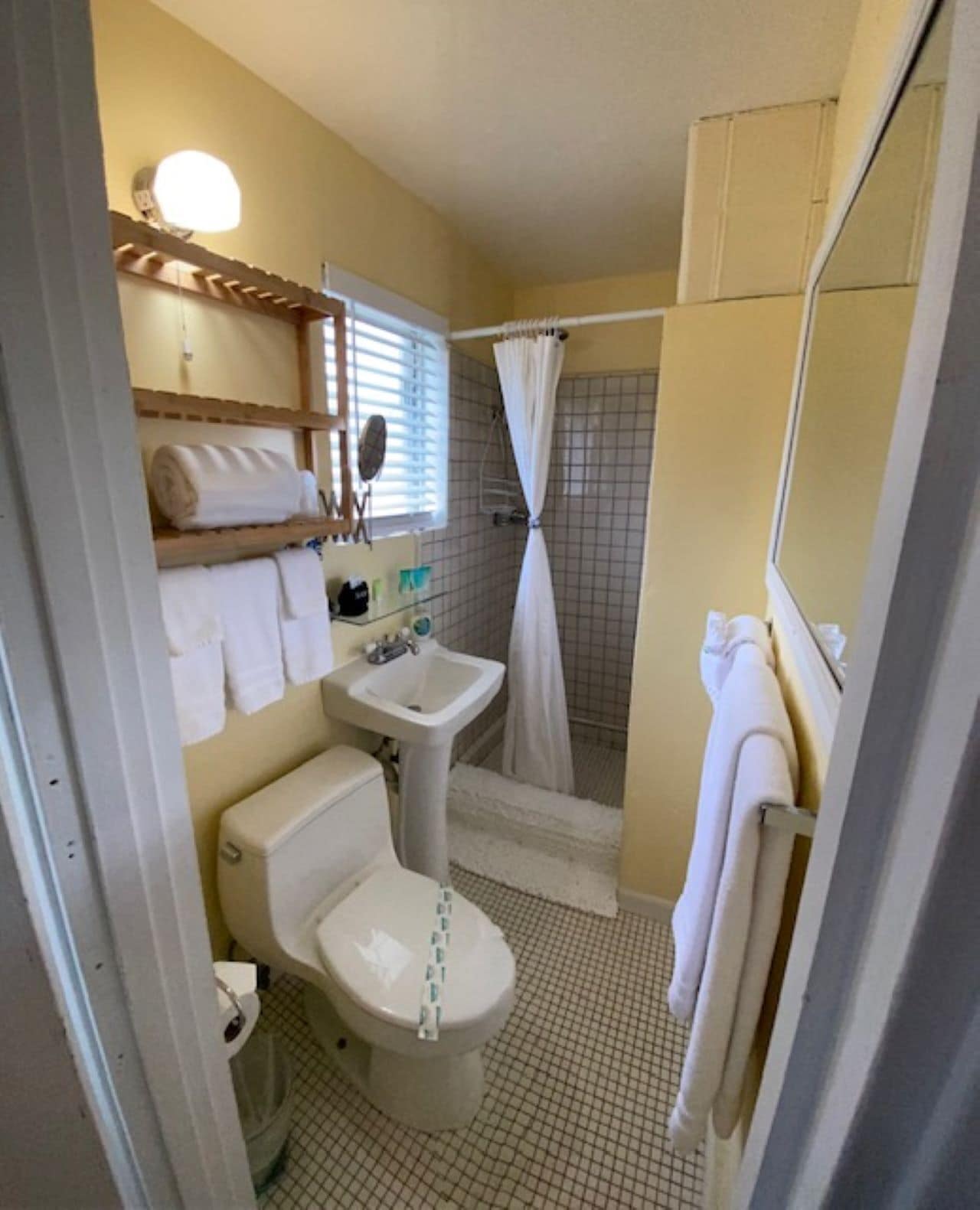 comfort room, 1 king bed (room 5) | bathroom | free toiletries, hair dryer, towels