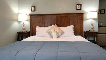 Comfort Room, 1 King Bed (Room 4) | Iron/ironing board, free WiFi, bed sheets