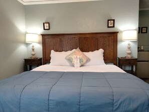 Tabla de planchar con plancha, wifi gratis y ropa de cama 