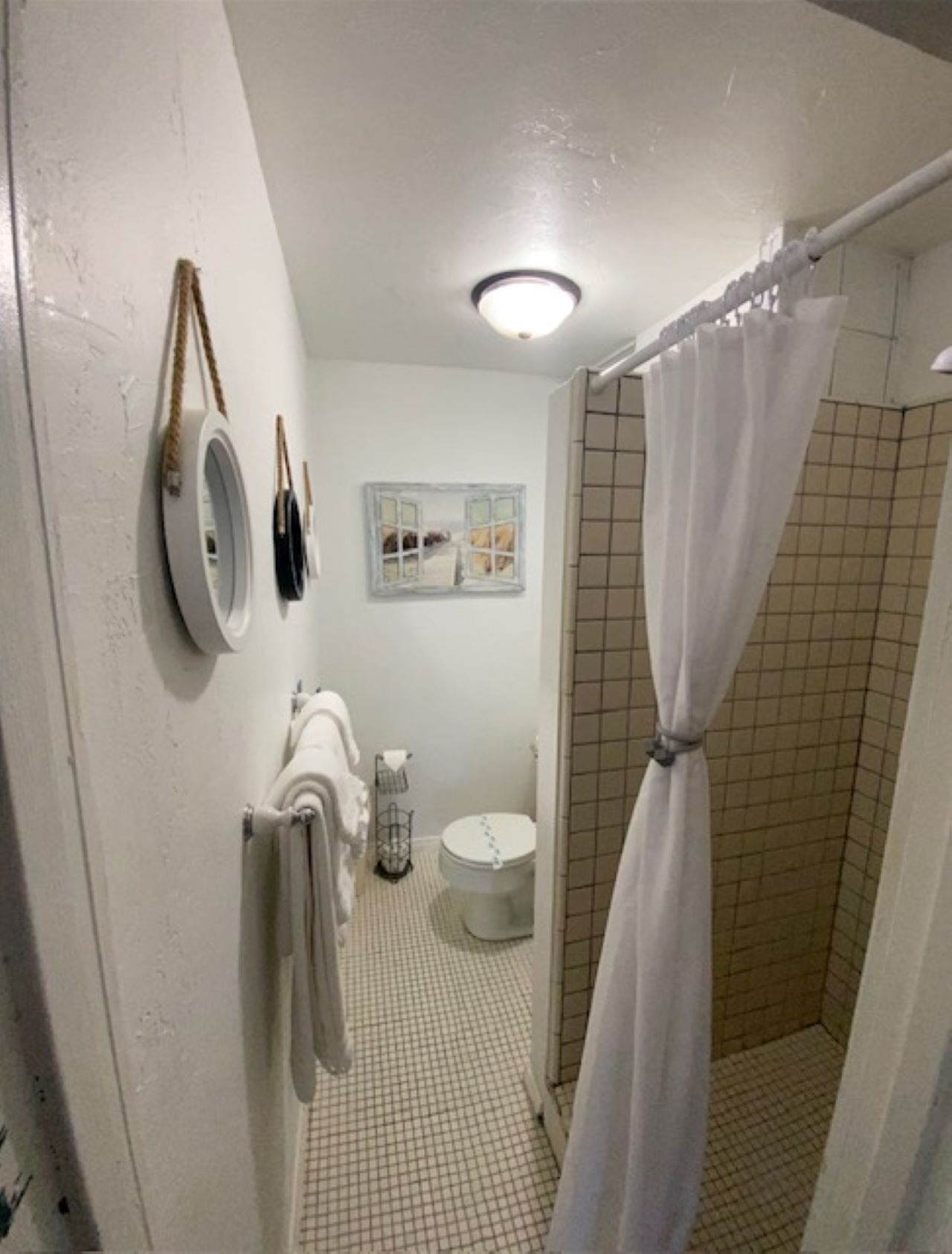 comfort room, 1 king bed (room 6) | bathroom | free toiletries, hair dryer, towels