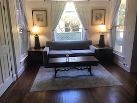 Habitación superior, 1 habitación | Tabla de planchar con plancha, wifi gratis, ropa de cama
