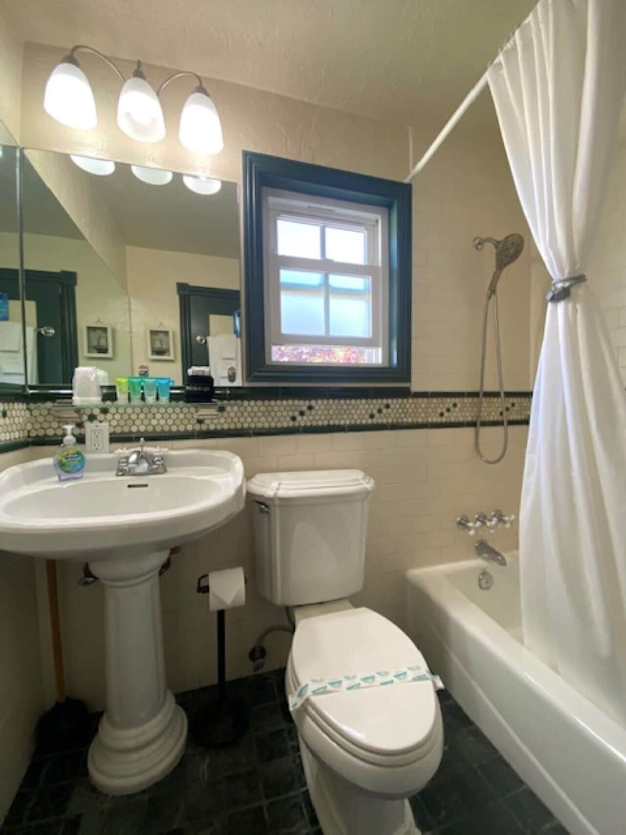 comfort room, 1 king bed (room 4) | bathroom | free toiletries, hair dryer, towels