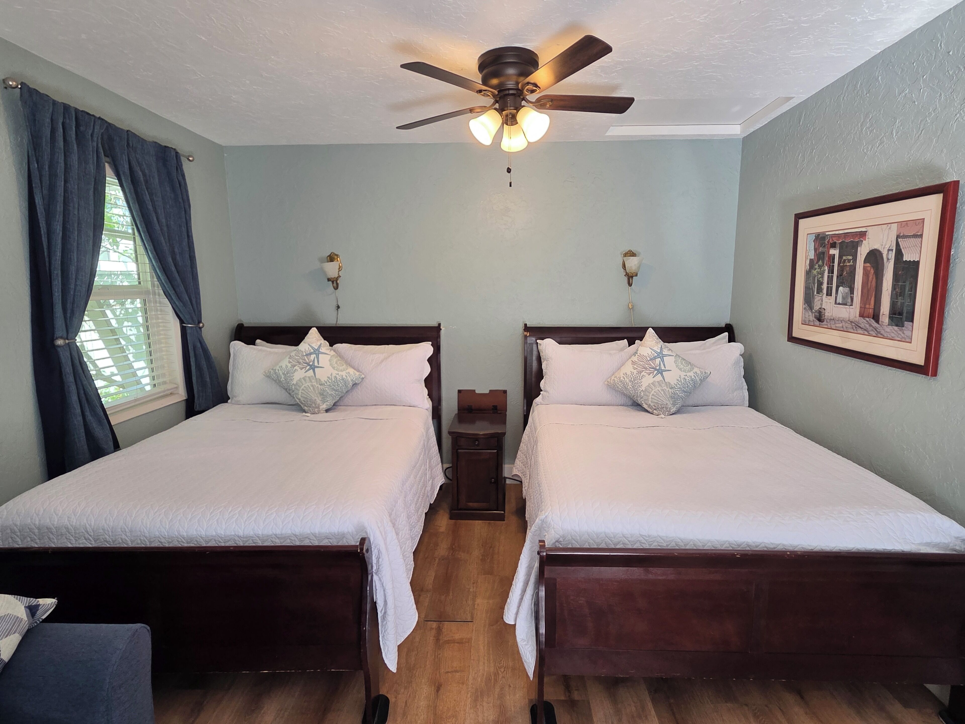 Standard dubbelrum - 2 dubbelsängar | Strykjärn/strykbräda, gratis wi-fi och sängkläder