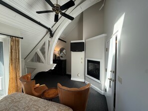Monday Room