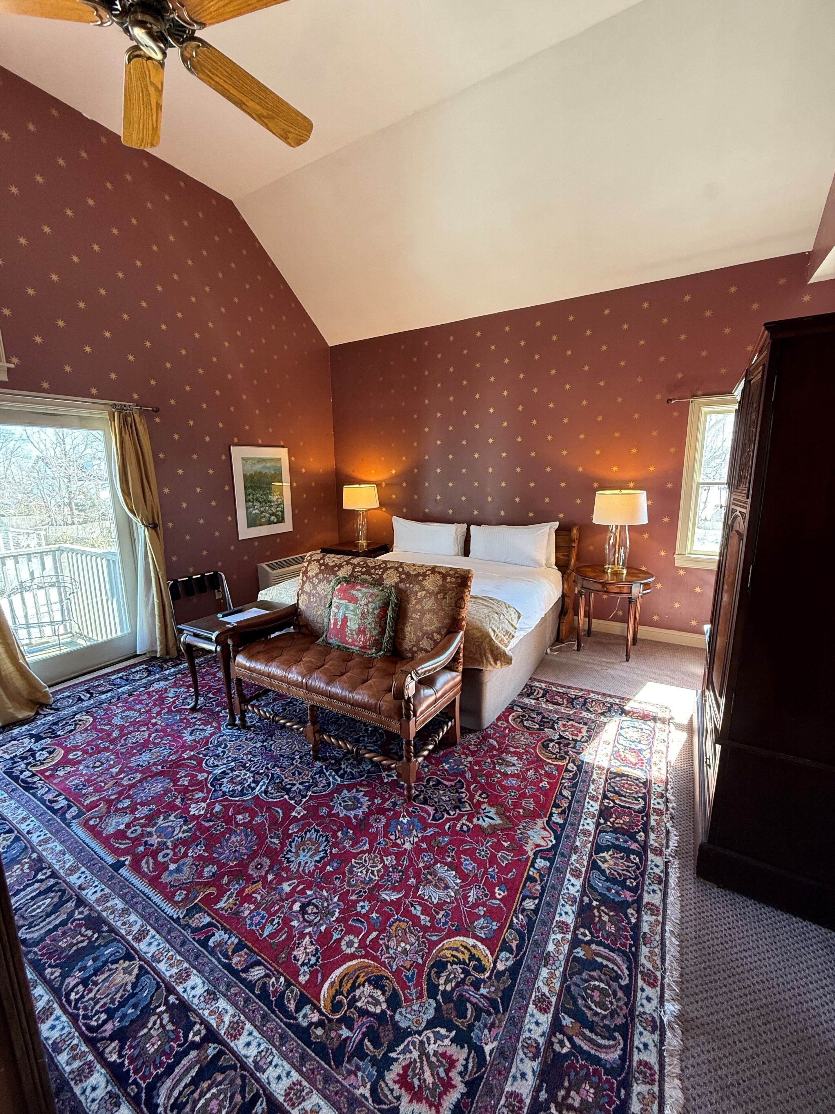 Luksus-dobbeltrom for 1 person, 1 kingsize-seng | Sengetøy av topp kvalitet, dundyner og individuelt dekorert