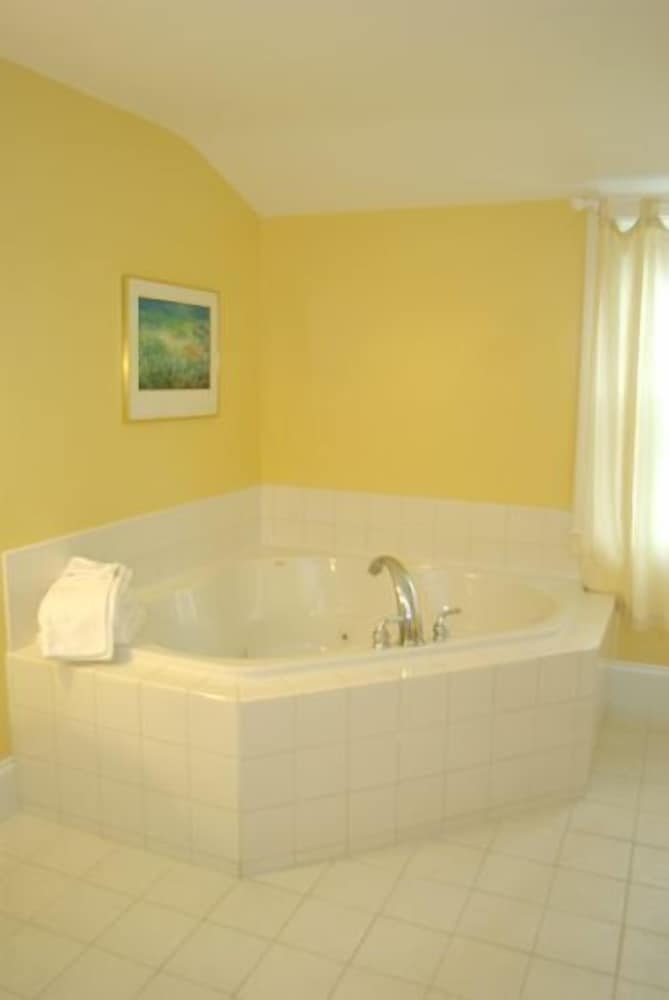 Belfry Inne and Bistro by null