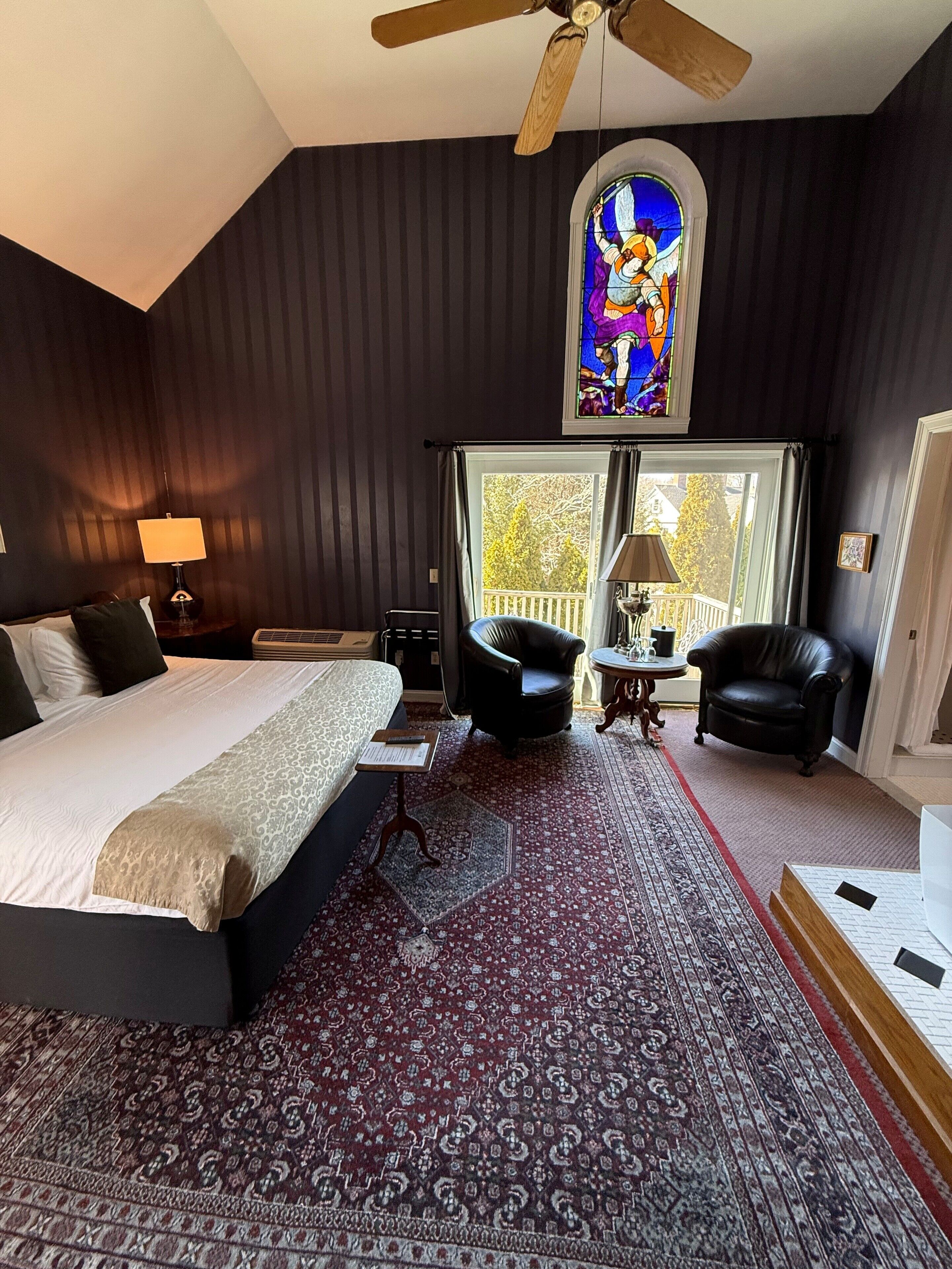 Luksus-dobbeltrom for 1 person, 1 kingsize-seng | Sengetøy av topp kvalitet, dundyner og individuelt dekorert