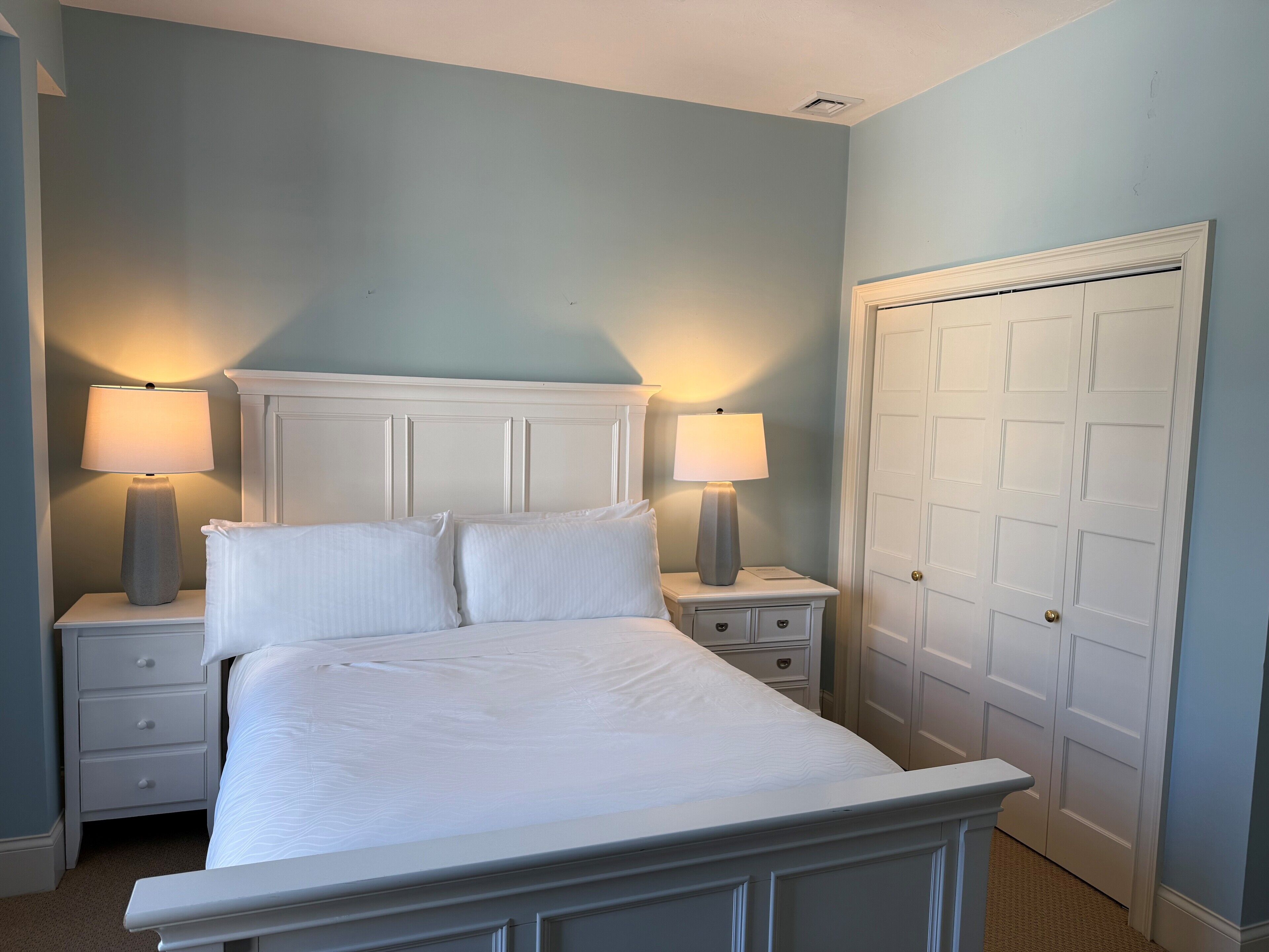 أغطية فراش متميزة وألحفة محشوة بالريش وبديكورات فريدة لكل غرفة