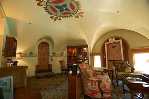 أغطية فراش متميزة وألحفة محشوة بالريش وبديكورات فريدة لكل غرفة