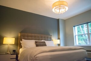 Deluxe Room, 1 King Bed | Premium bedding, pillowtop beds, iron/ironing board, free rollaway beds