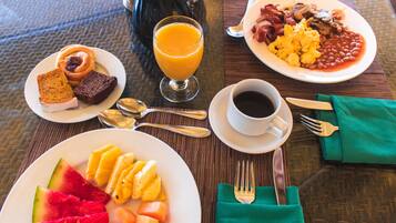 بوفيه فطور يوميًا بتكلفة قدرها (35.00 USD للشخص)