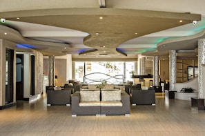 Coin salon dans le hall