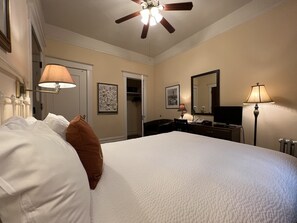 Standard Room, 1 Queen Bed (Comfy) | In-room safe, desk, iron/ironing board, free WiFi