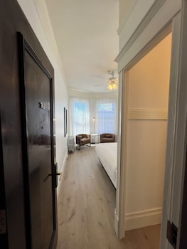 Room, 1 King Bed (Sunny Bay) | In-room safe, desk, iron/ironing board, free WiFi at The Andrews Hotel