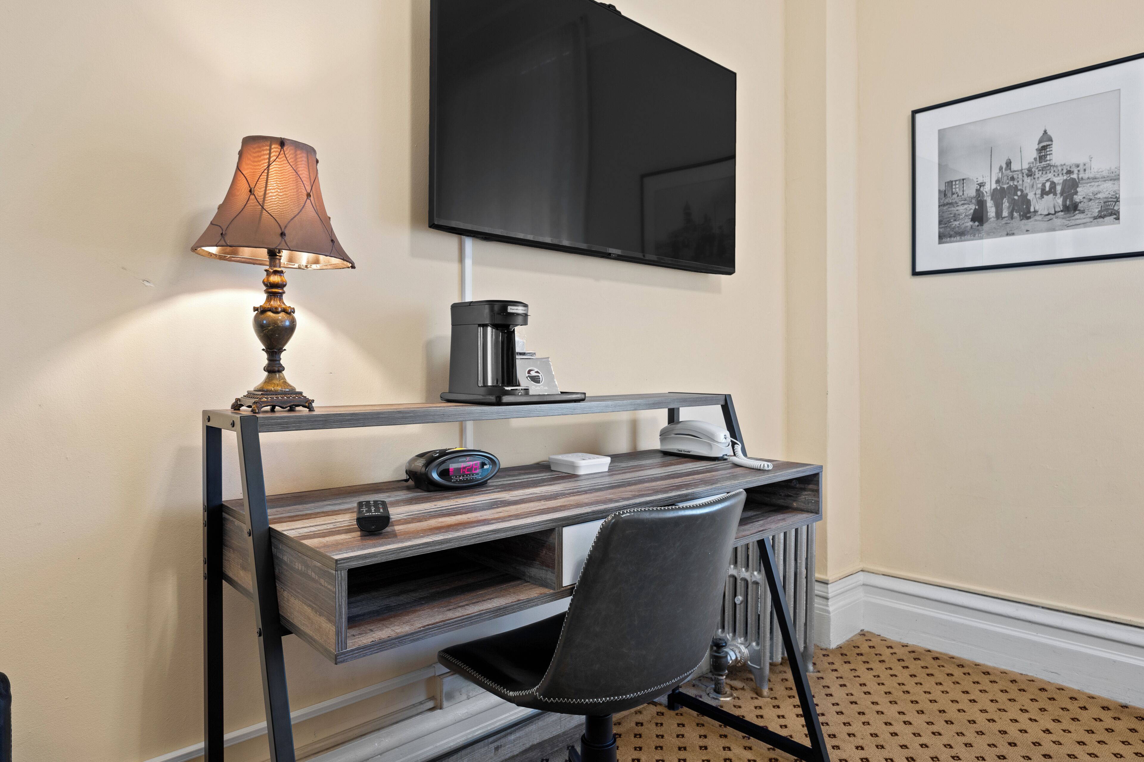 standard room, 1 queen bed (comfy) | in-room safe, desk, iron/ironing board, free wifi