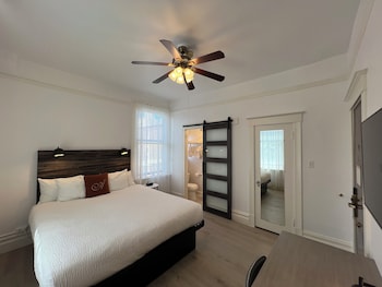 Room, 1 King Bed, Corner | In-room safe, desk, iron/ironing board, free WiFi at The Andrews Hotel