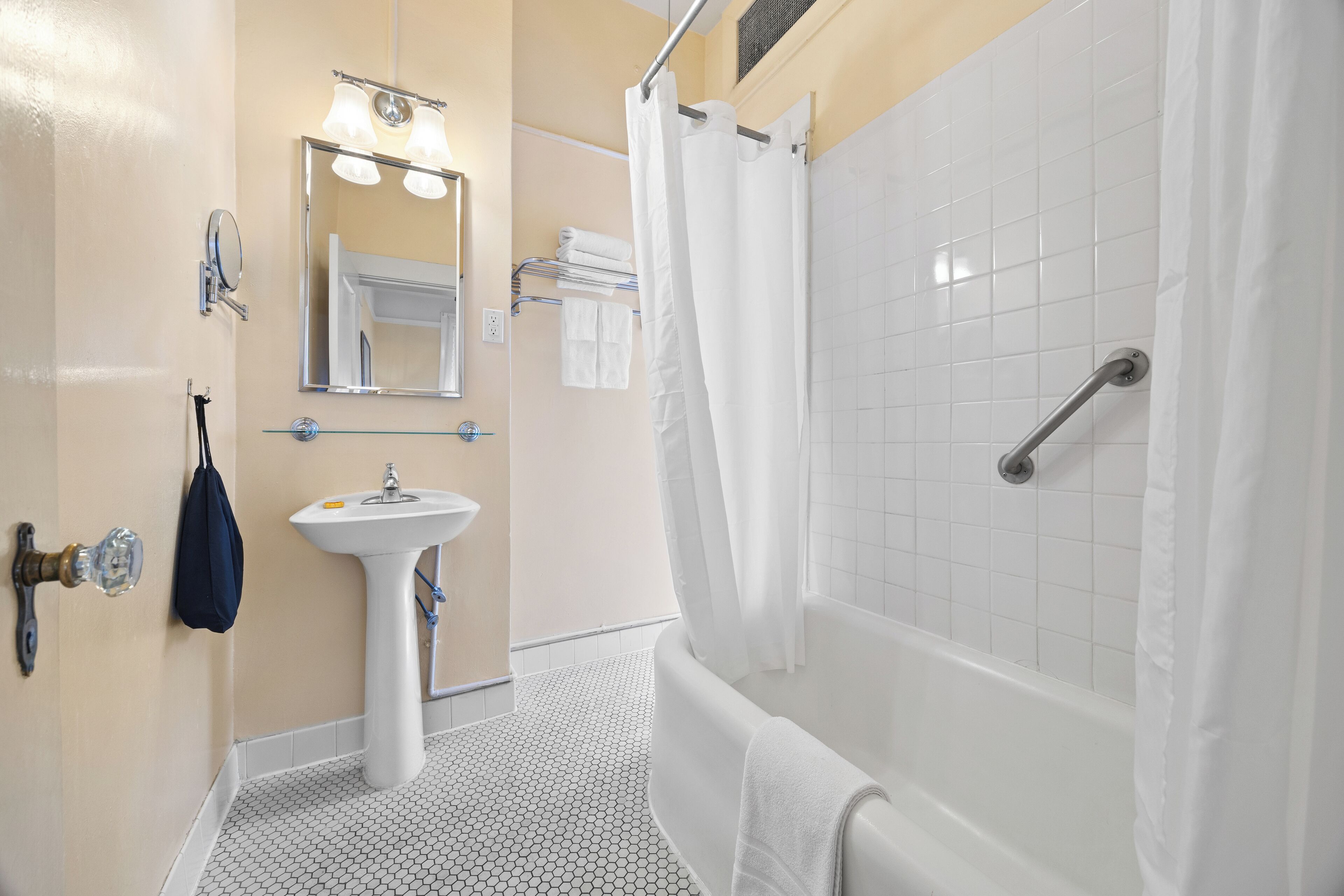 Photo - The Andrews Hotel