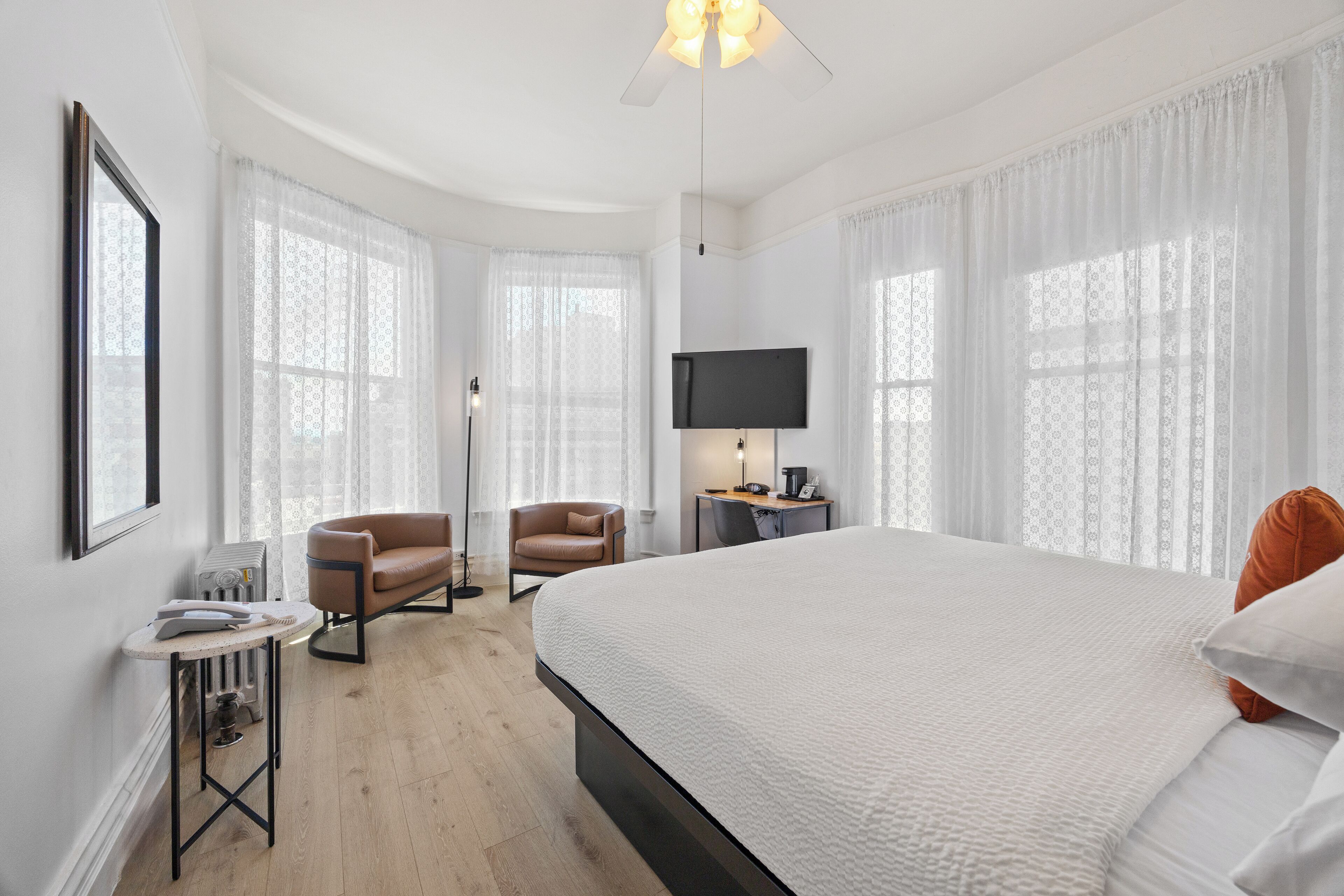 room, 1 king bed (sunny bay) | in-room safe, desk, iron/ironing board, free wifi