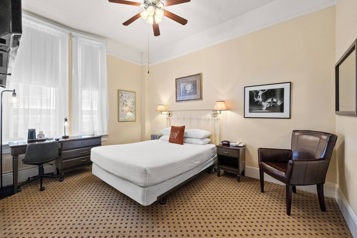 Room, 1 Queen Bed, Accessible (Comfy) | Egyptian cotton sheets, premium bedding, in-room safe, desk