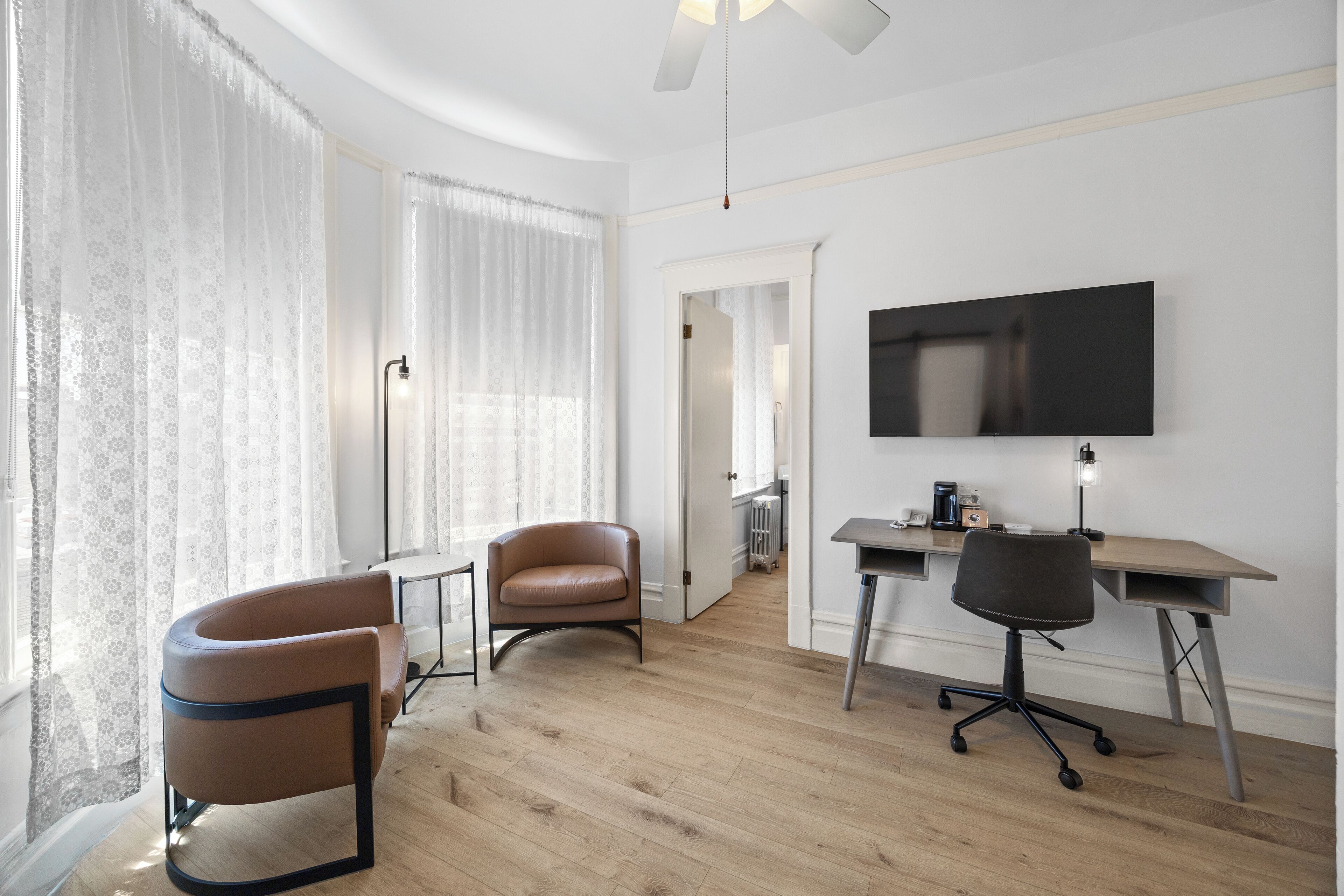 suite | living area | 25-inch flat-screen tv with satellite channels, tv, stereo