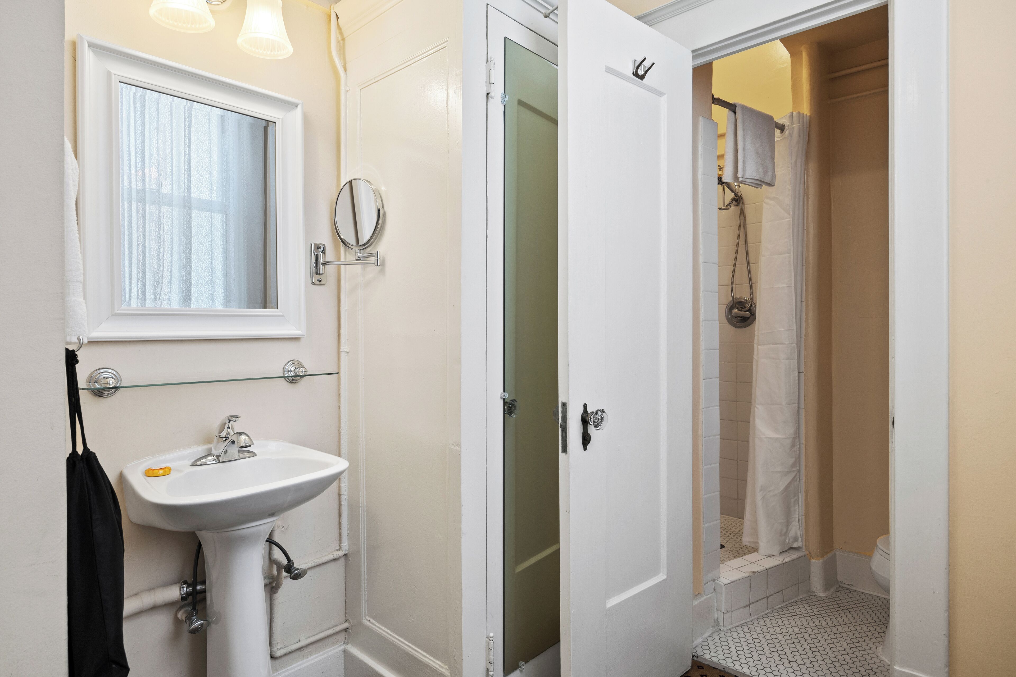 standard double room, 1 double bed | bathroom | eco-friendly toiletries, hair dryer, towels