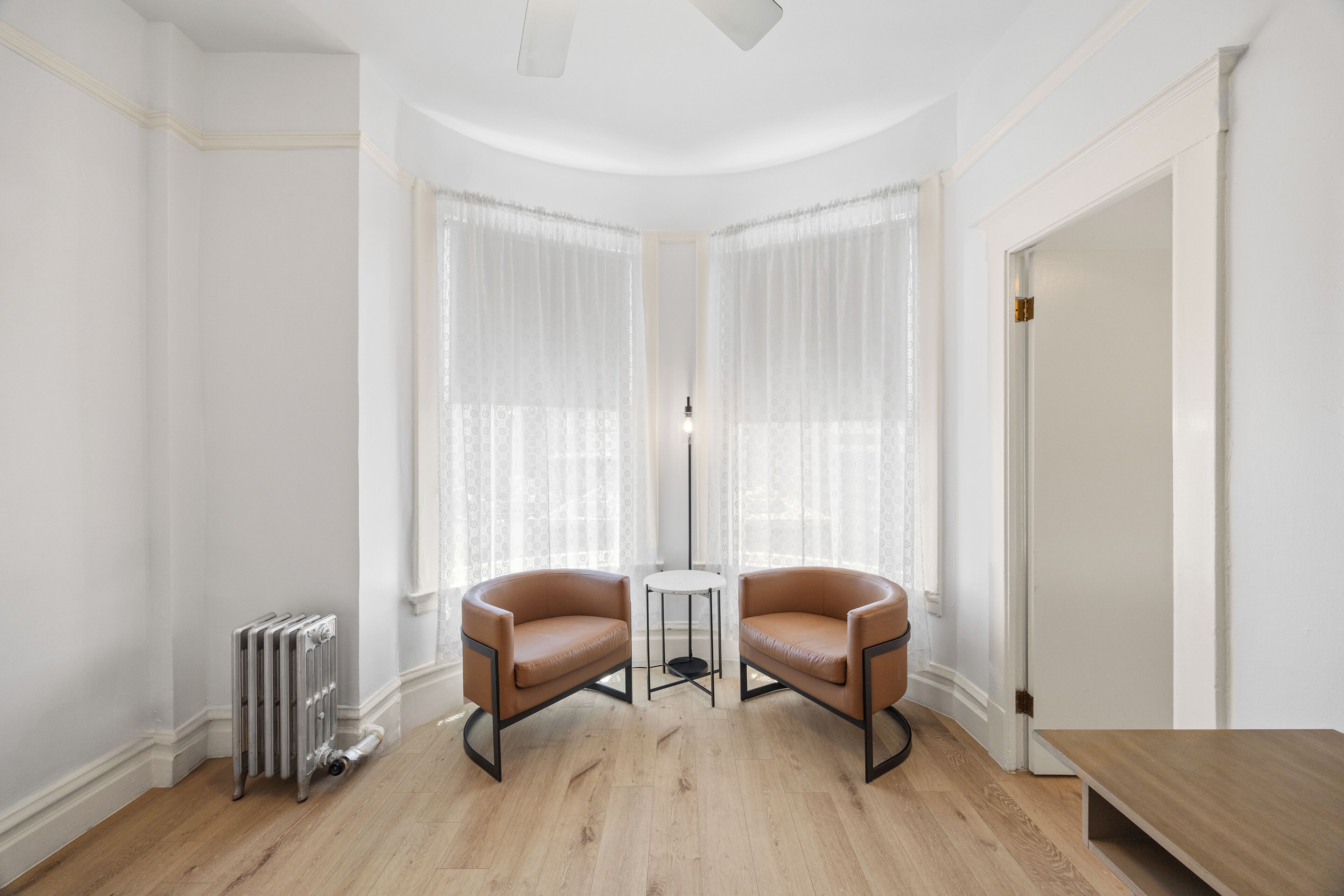 suite | living area | 25-inch flat-screen tv with satellite channels, tv, stereo