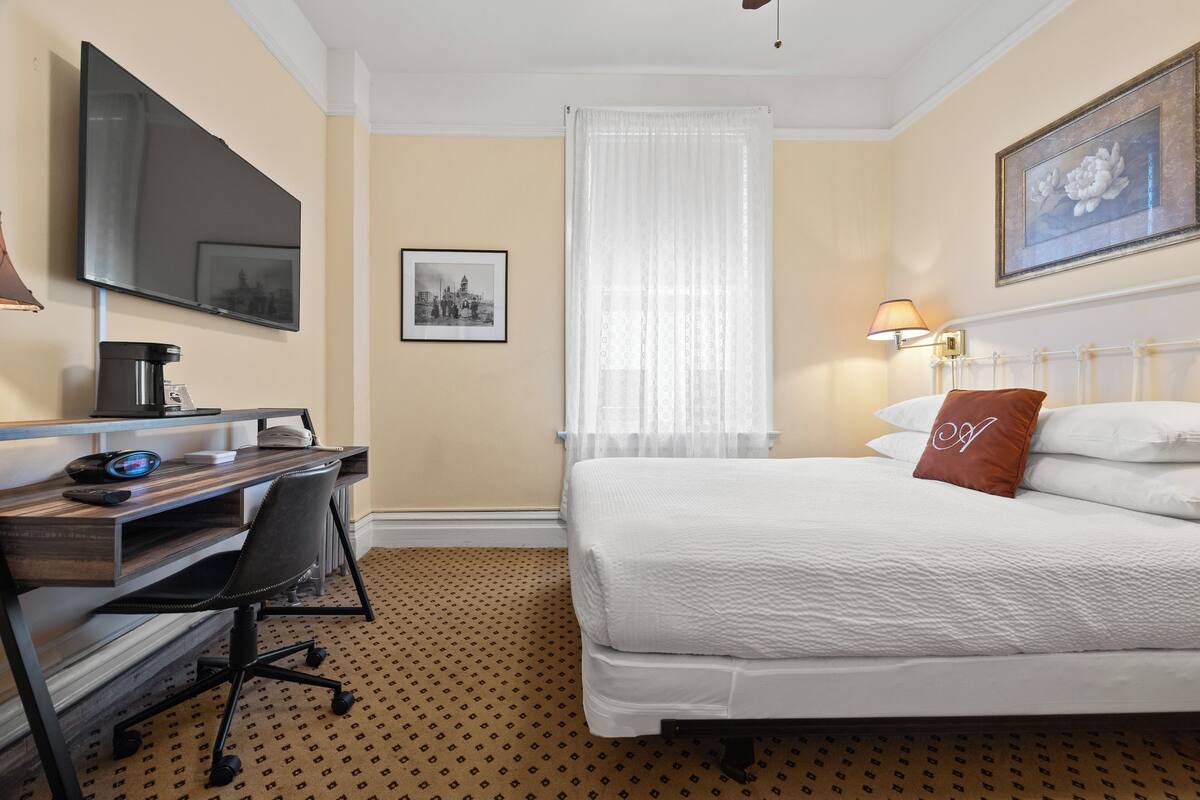 Standard Room, 1 Queen Bed (Comfy) | Egyptian cotton sheets, premium bedding, in-room safe, desk