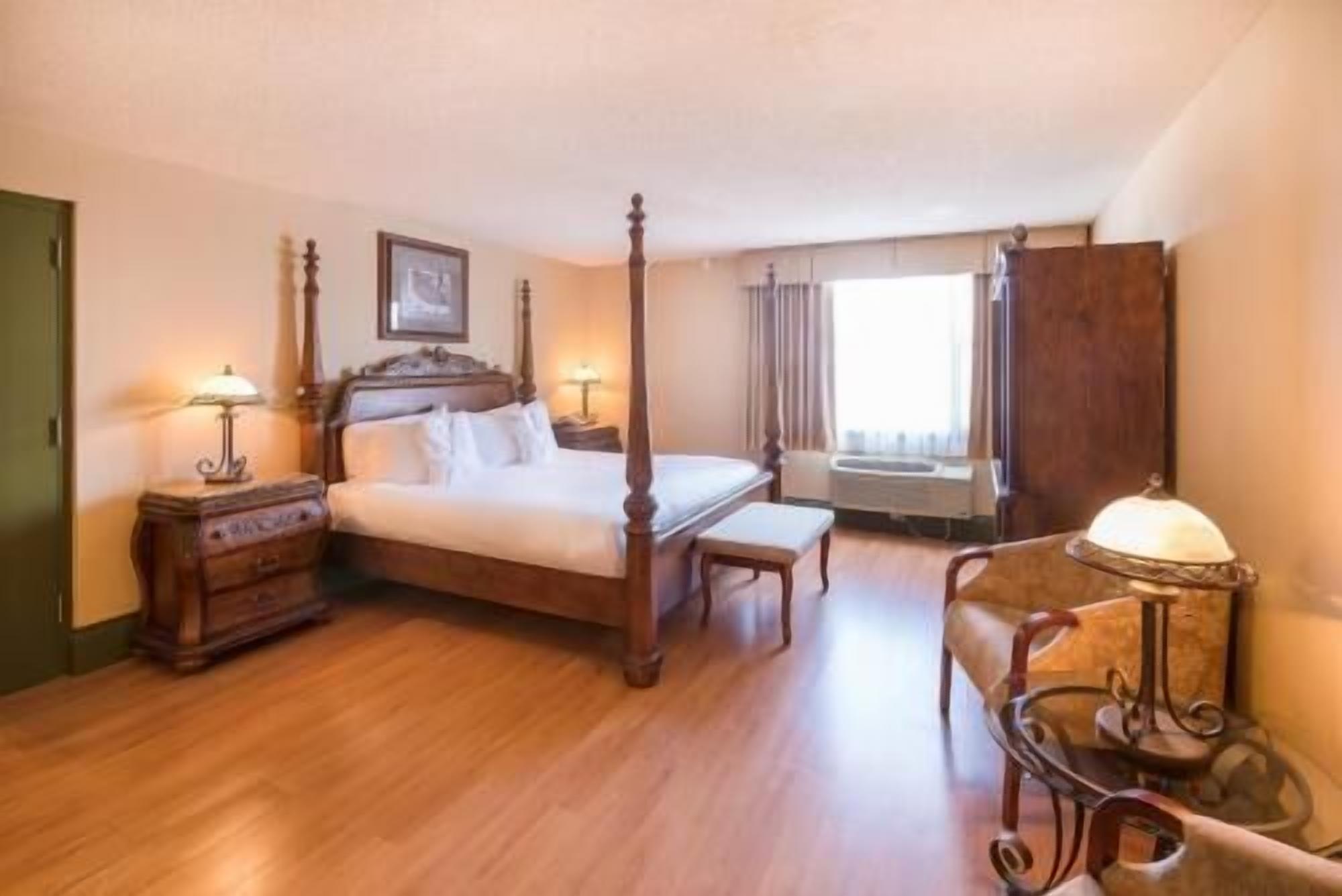 In-room safe, individually decorated, desk, laptop workspace